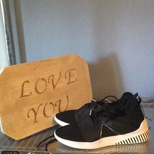 A New Day size 9 1/2 tennis shoes